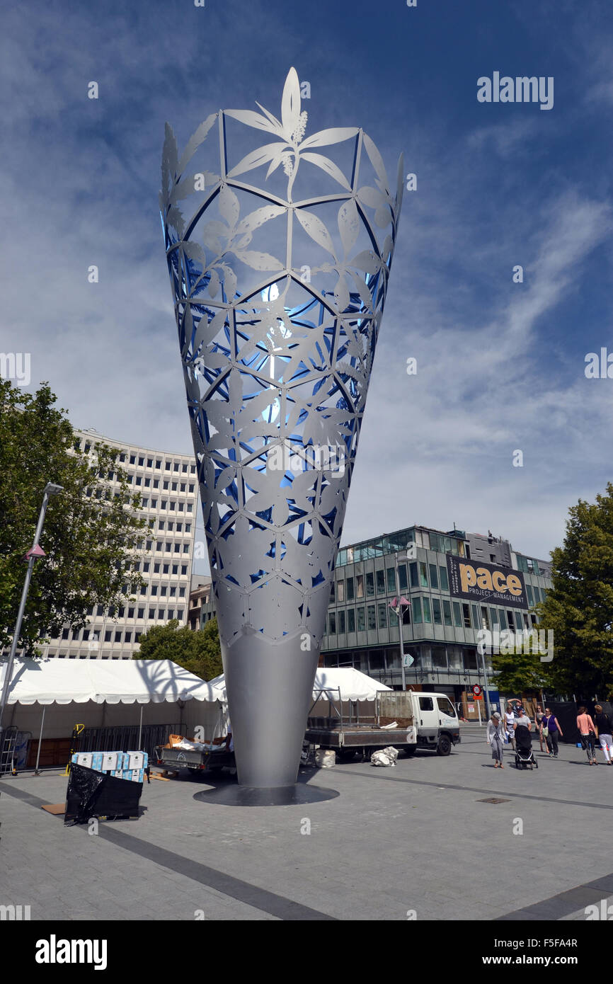 "Il Calice di Christchurch', scultura da Neil Dawson, Christchurch, Isola del Sud, Nuova Zelanda Foto Stock