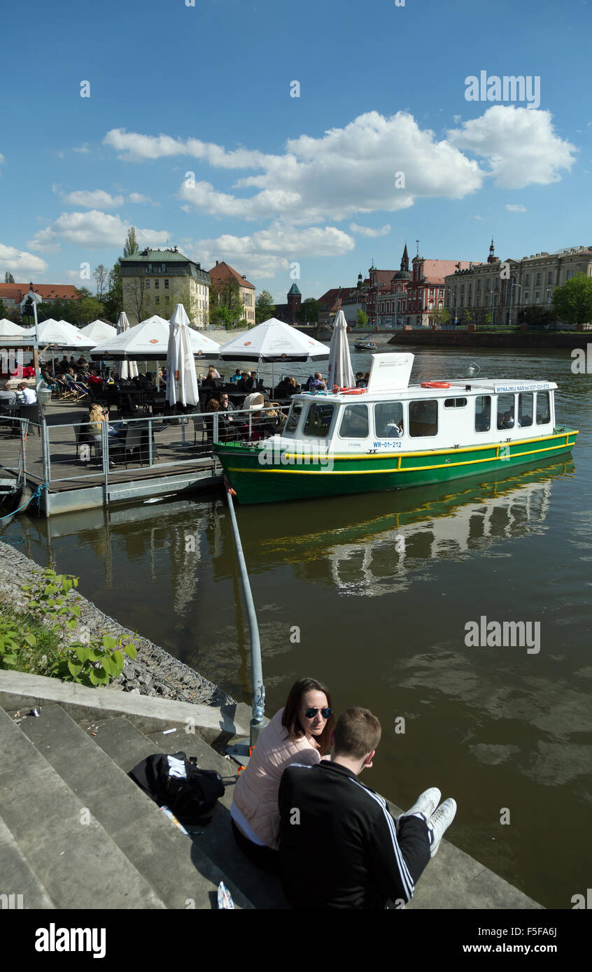 Wroclaw, Polonia, Cafe su un dock presso l'isola Slodowa Foto Stock