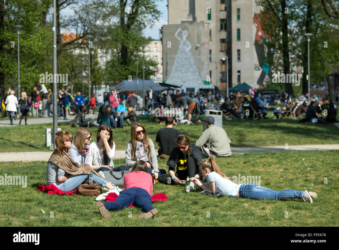 Wroclaw, Polonia, giovani sull'isola Slodowa an der Oder Foto Stock