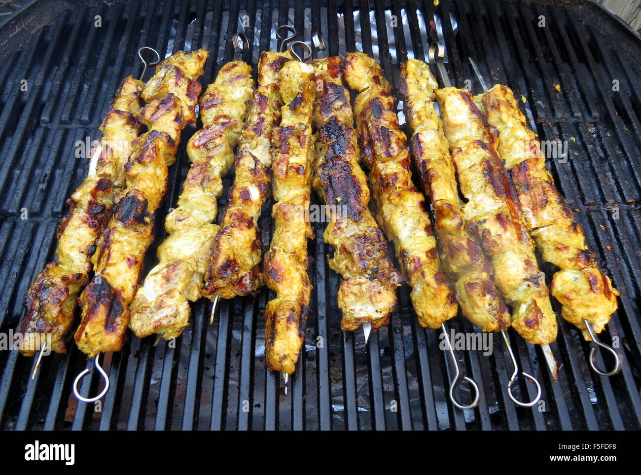 Pollo satay su barbecue Foto Stock