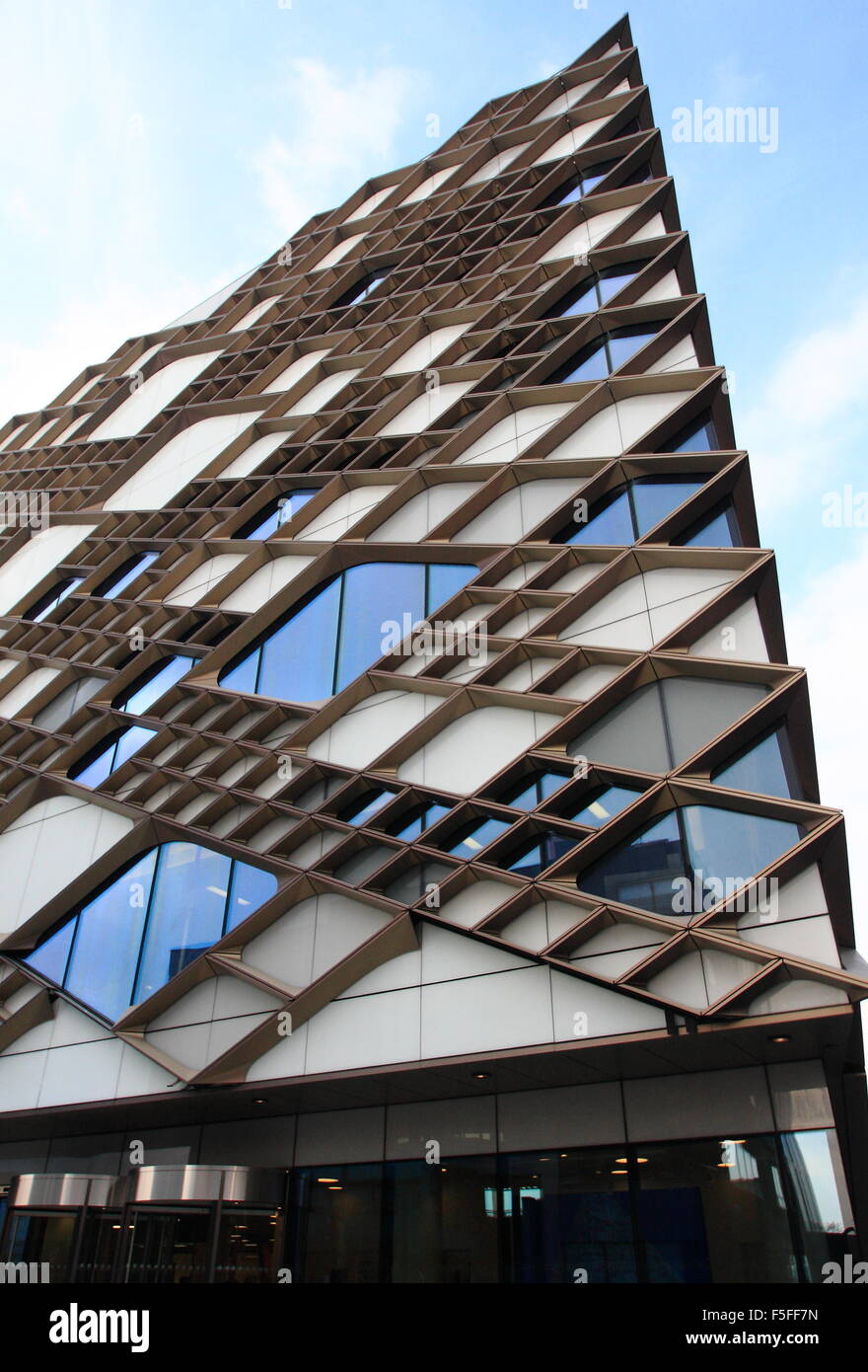 Il Diamante edificio; una struttura di insegnamento dell'Università di Sheffield, Sheffield City Centre, Yorkshire England Regno Unito - 2015 Foto Stock