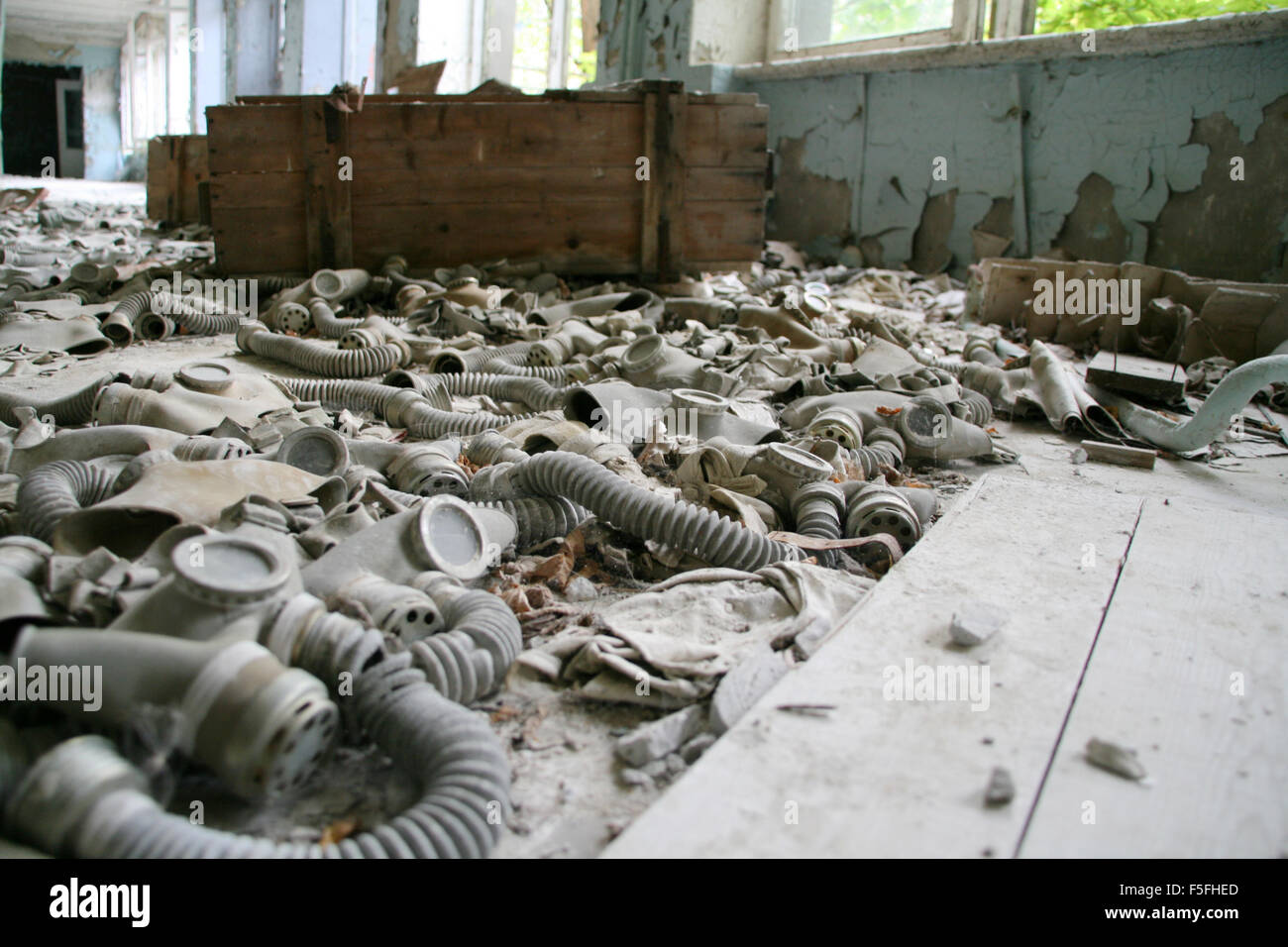 Abbandonate le maschere di gas Foto Stock