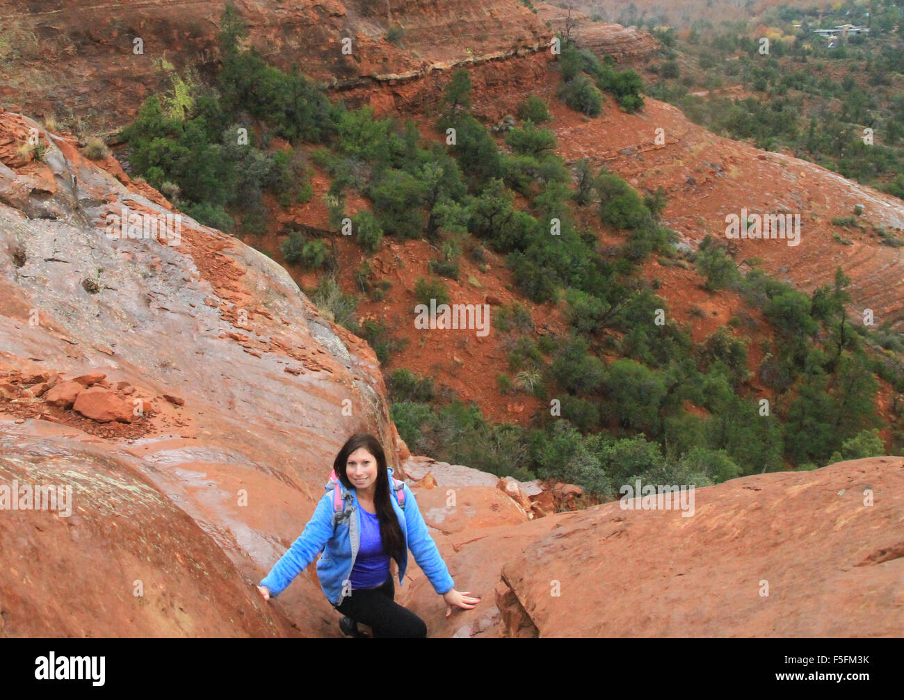Escursionismo la cattedrale rock trail a Sedona, in Arizona Foto Stock