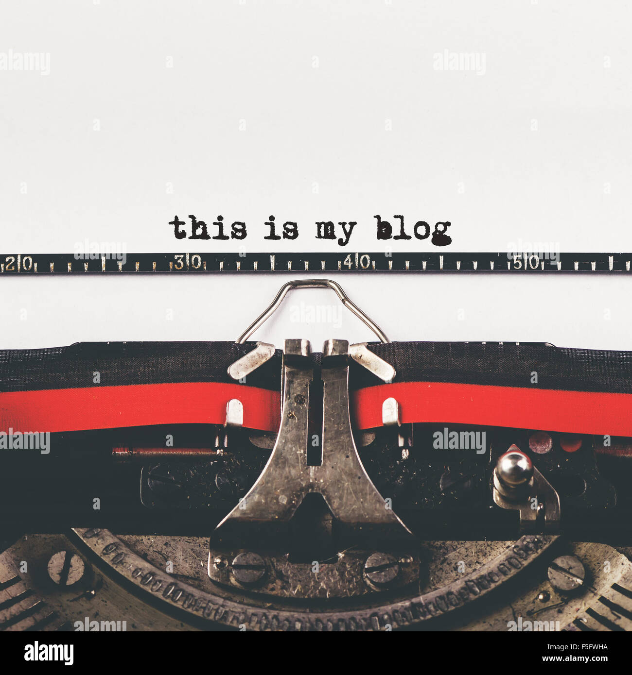 Questo è il mio blog il testo su una vecchia macchina da scrivere, dai toni rétro immagine concettuale Foto Stock