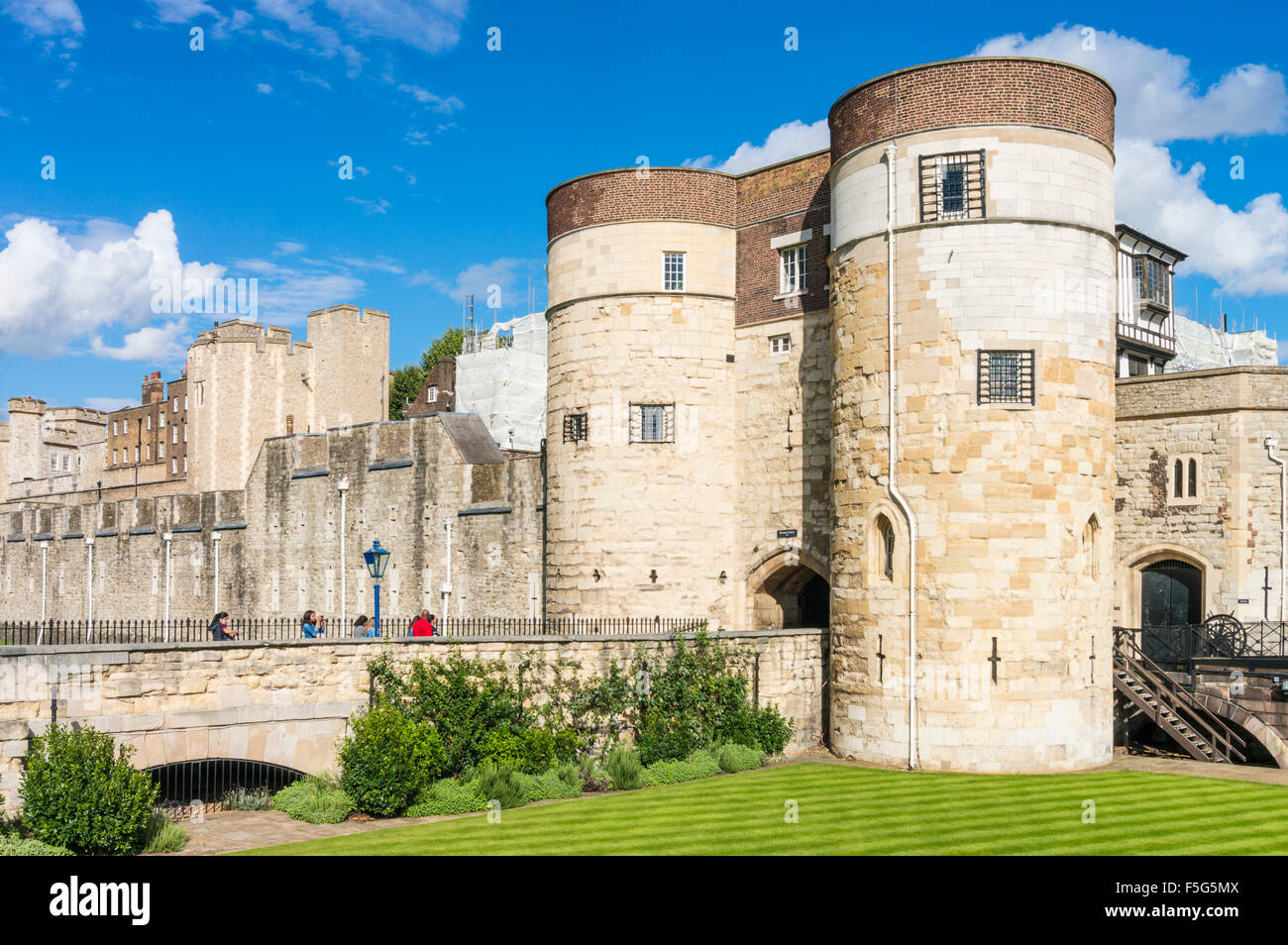 Il Byward tower e delle mura del castello Torre di Londra visualizza i dettagli di City di Londra Inghilterra GB UK EU Europe Foto Stock