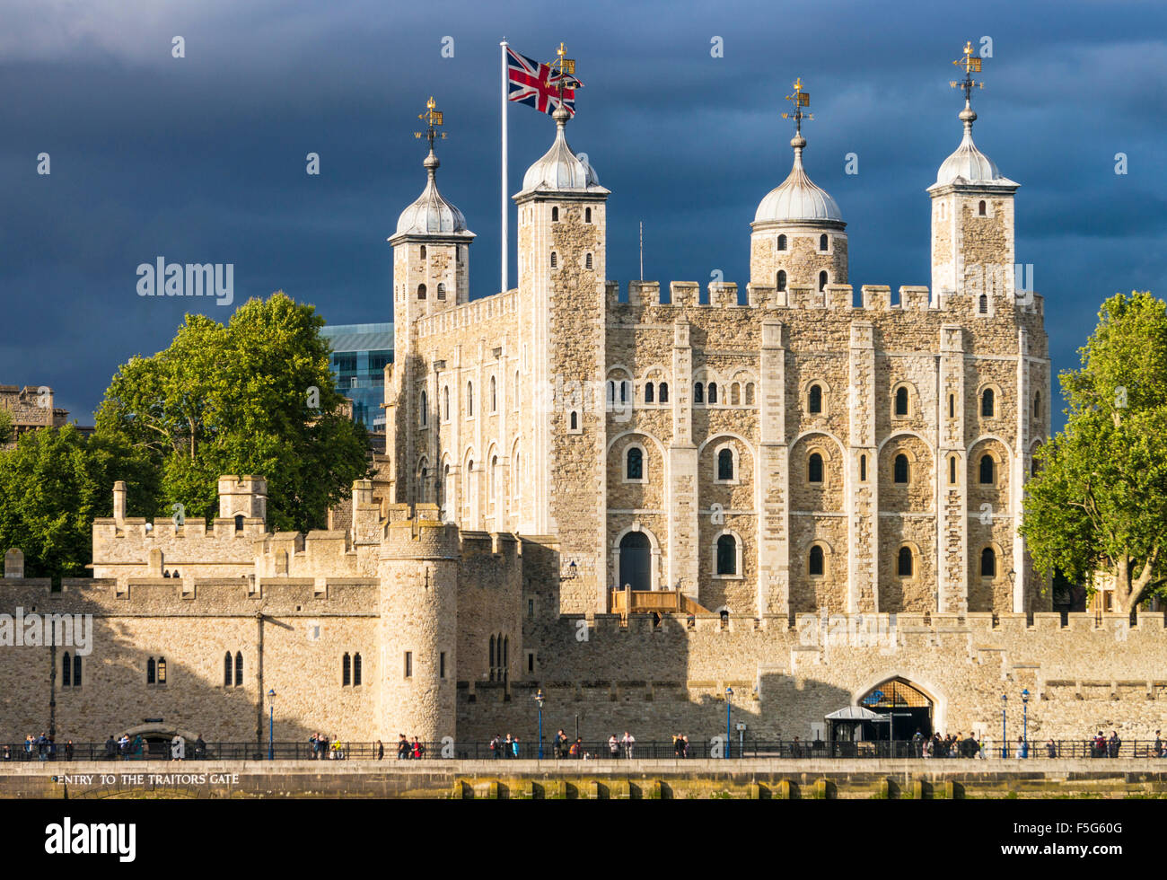 La torre bianca e delle mura del castello Torre di Londra visualizza i dettagli di City di Londra Inghilterra GB UK EU Europe Foto Stock