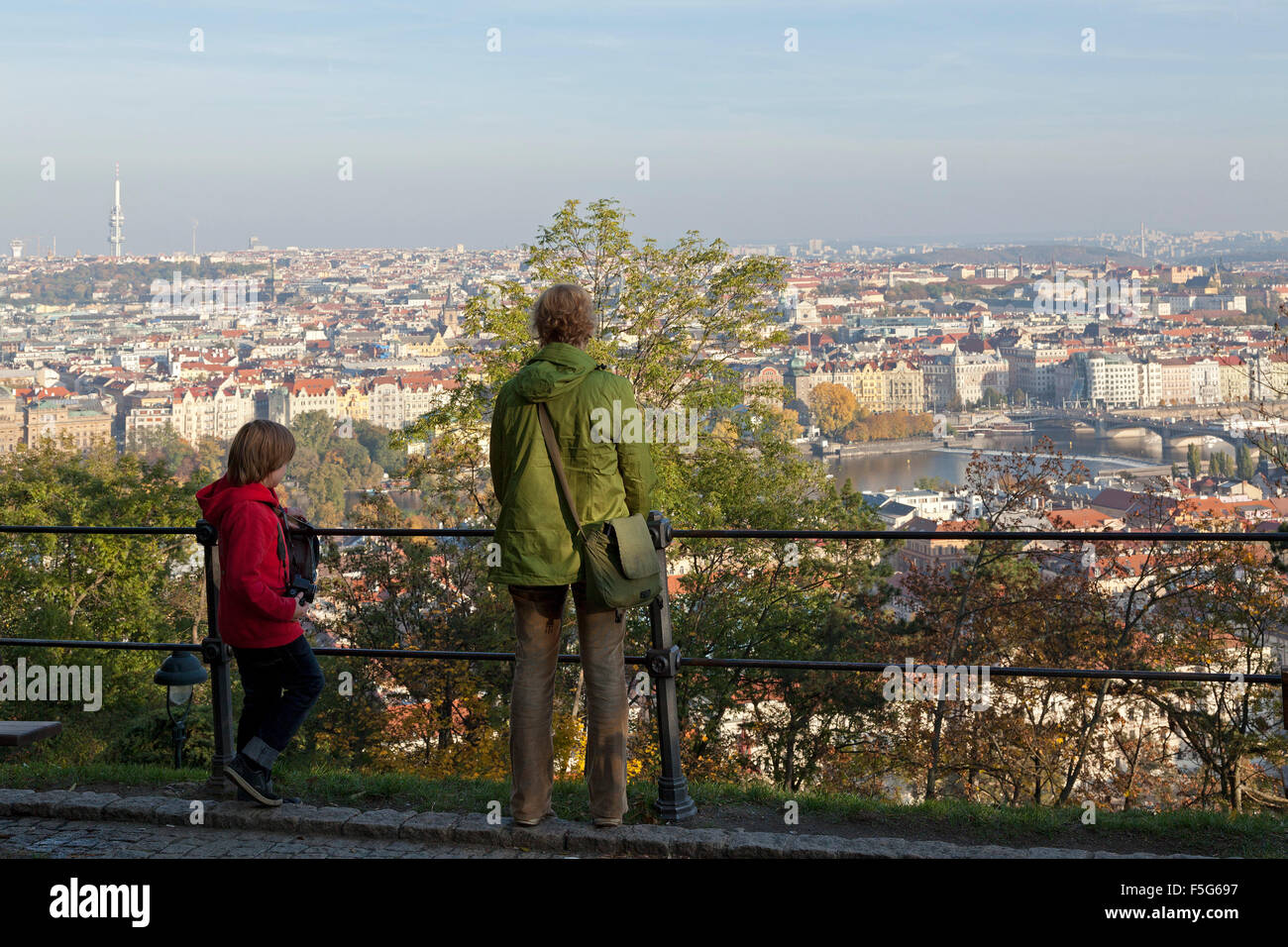 Vista di Praga dal Monte Petřín, Praga, Repubblica Ceca Foto Stock