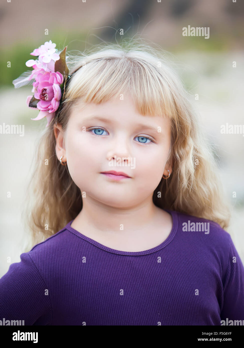 Ritratto di un simpatico bambina di 5 anni Foto Stock