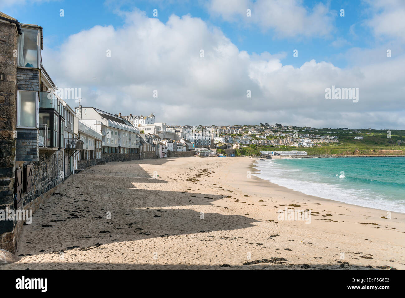 Porthmeor Beach visto dalla penisola dell'isola, Cornovaglia, Inghilterra, Regno Unito Foto Stock
