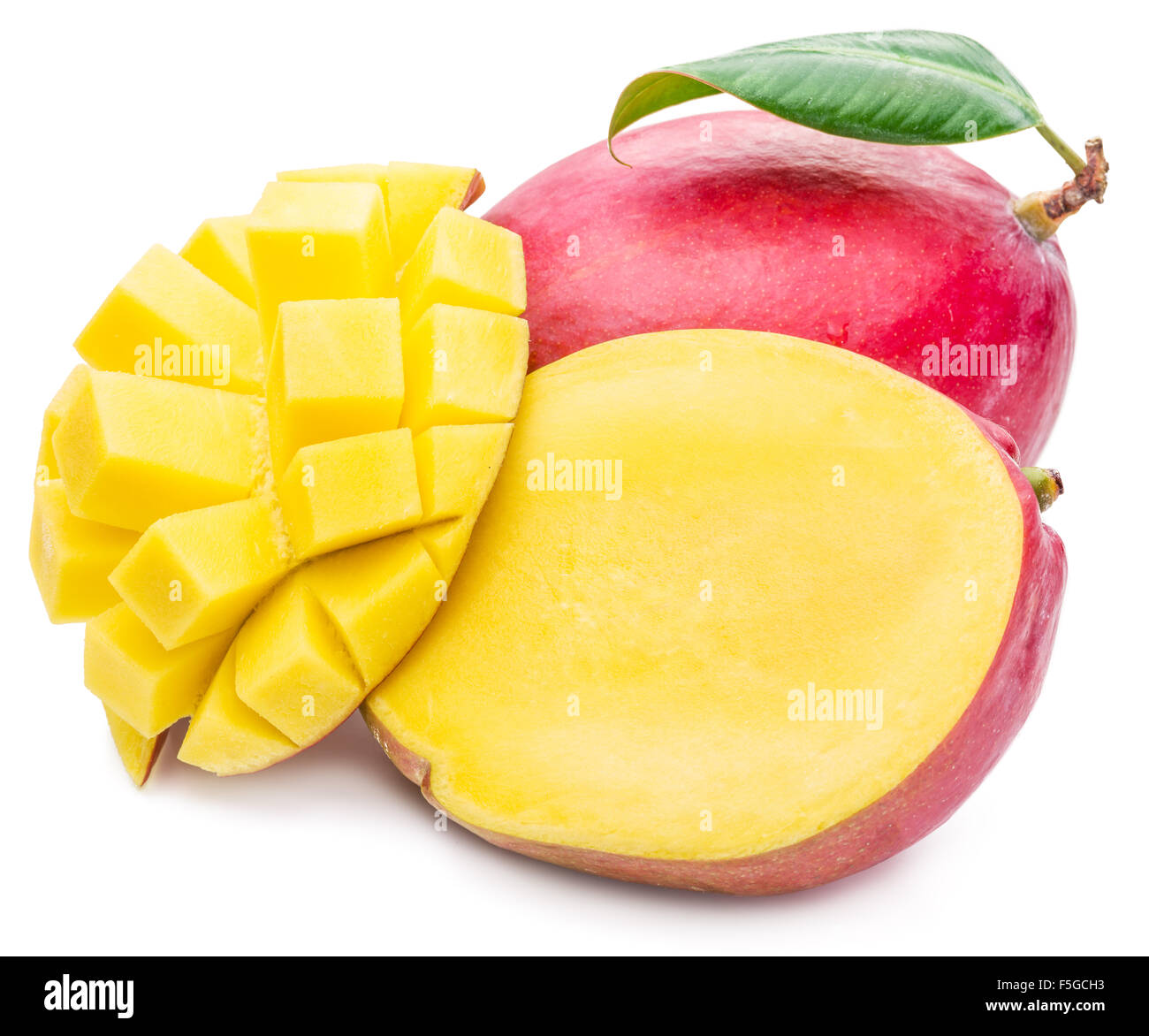Mango frutta e cubetti di mango. L'immagine di alta qualità. Mango frutta e cubetti di mango su uno sfondo bianco. Foto Stock