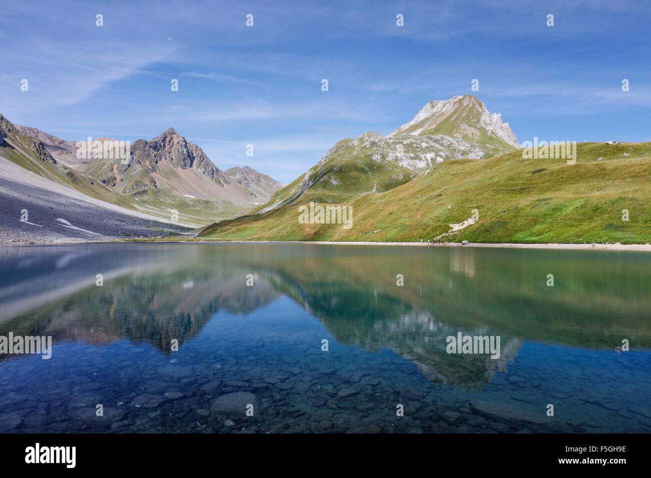 Vista dal lago Älplisee a Parpan Weisshorn e Rothorn montagne del Cantone dei Grigioni, Svizzera Foto Stock