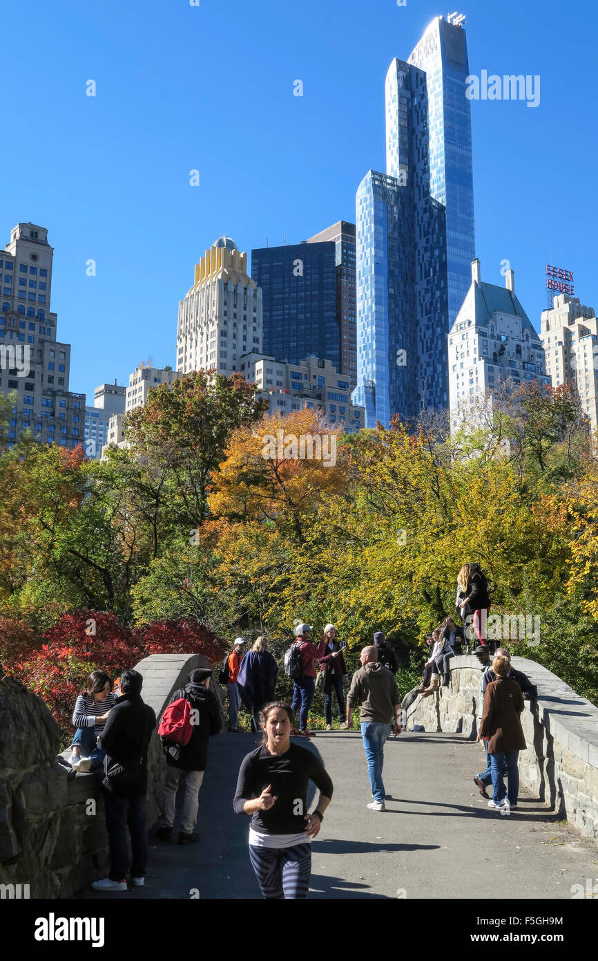 Lo stagno e Gapstow Bridge, al Central Park di New York Foto Stock