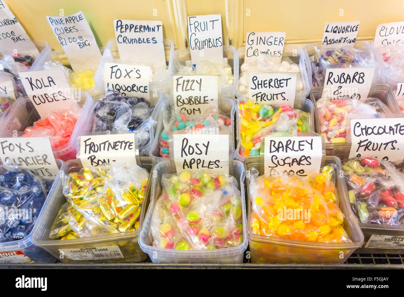Vecchia Pasticceria in vendita in una galleria per lo shopping Foto Stock