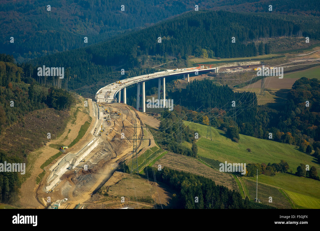 Nuttlar viadotto, acciaio costruzione composita ponte, ponte autostradale A46, espansione ed estensione di una46 tra Meschede e Foto Stock
