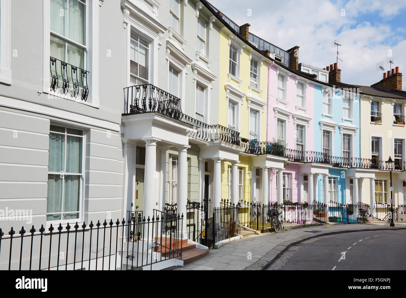 Fila di colorate case di Londra in Primrose Hill Foto Stock