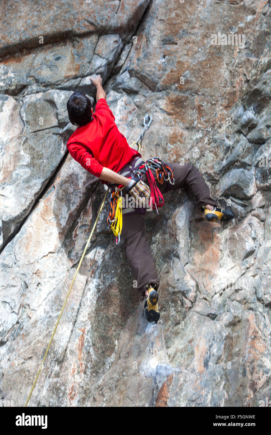 L'uomo, scalatore arrampicata su roccia, Repubblica Ceca Foto Stock