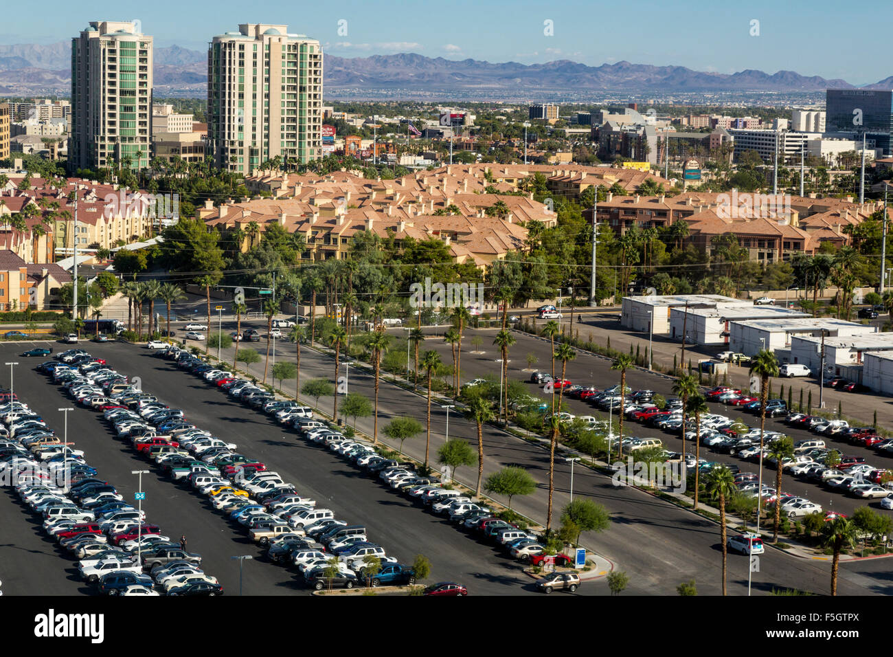 Las Vegas, Nevada. Vista di sviluppo urbano e Valle di Las Vegas dall'alto rullo ruota di osservazione. Foto Stock