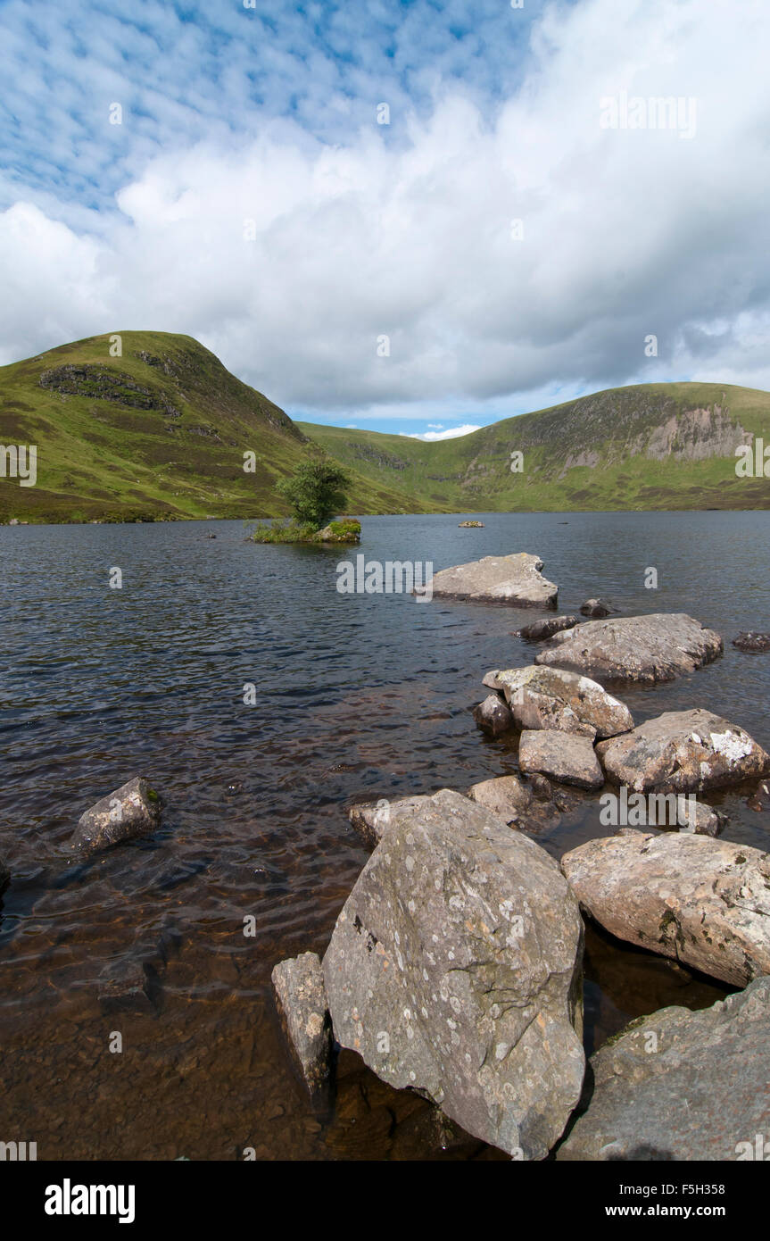 Guardando sul Loch Skene, Dumfries and Galloway Foto Stock