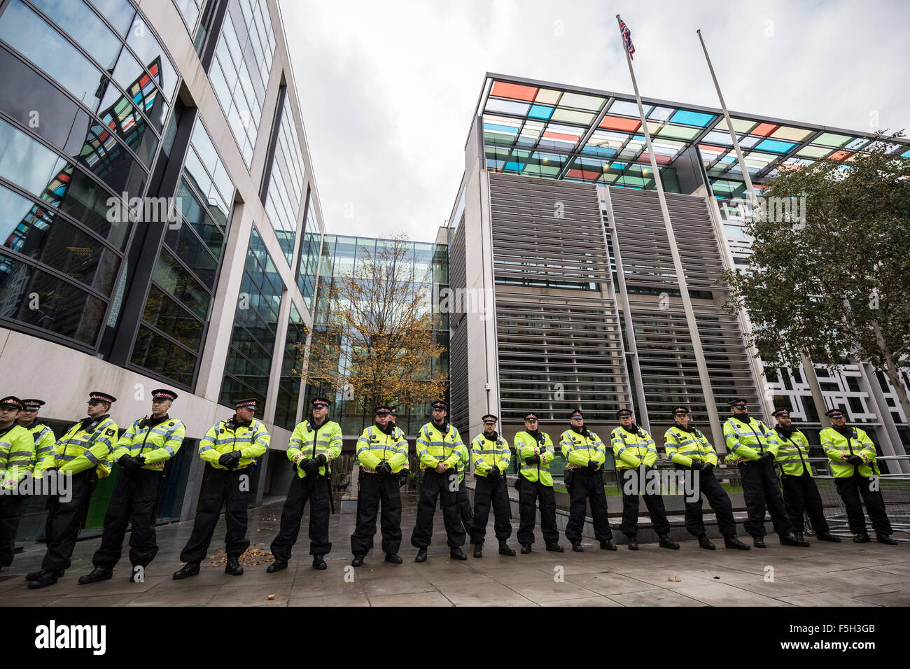 Londra, Regno Unito. 4 Novembre, 2015. 'Non concede tasse' marcia di protesta da parte di centinaia di studenti attraverso il centro di Londra in segno di protesta contro i piani di rottami di studente universitario concede un credito: Guy Corbishley/Alamy Live News Foto Stock