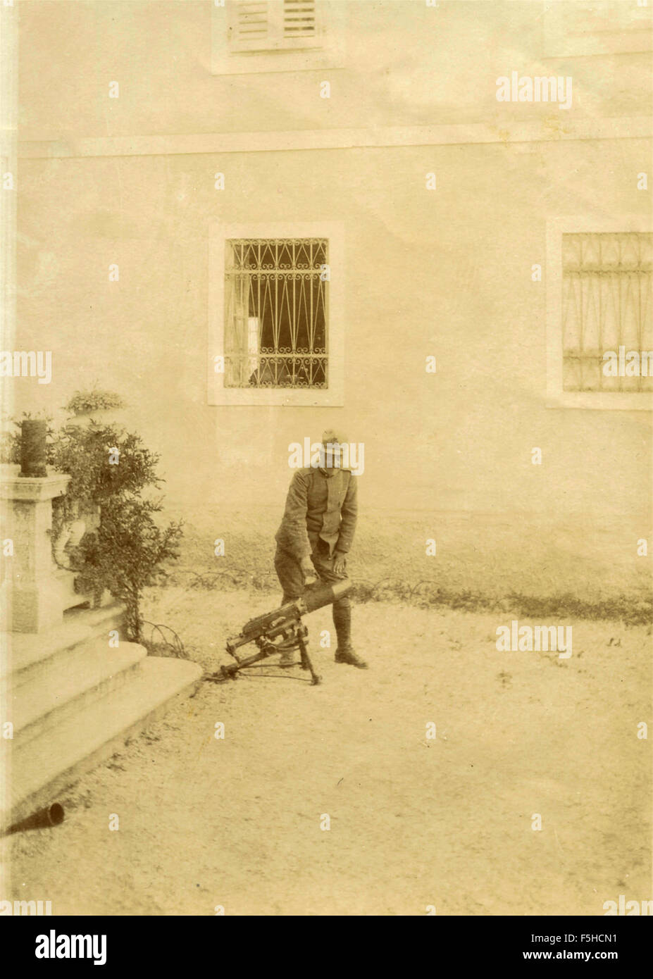 Militare esercito italiano con un mortaio, Italia Foto Stock