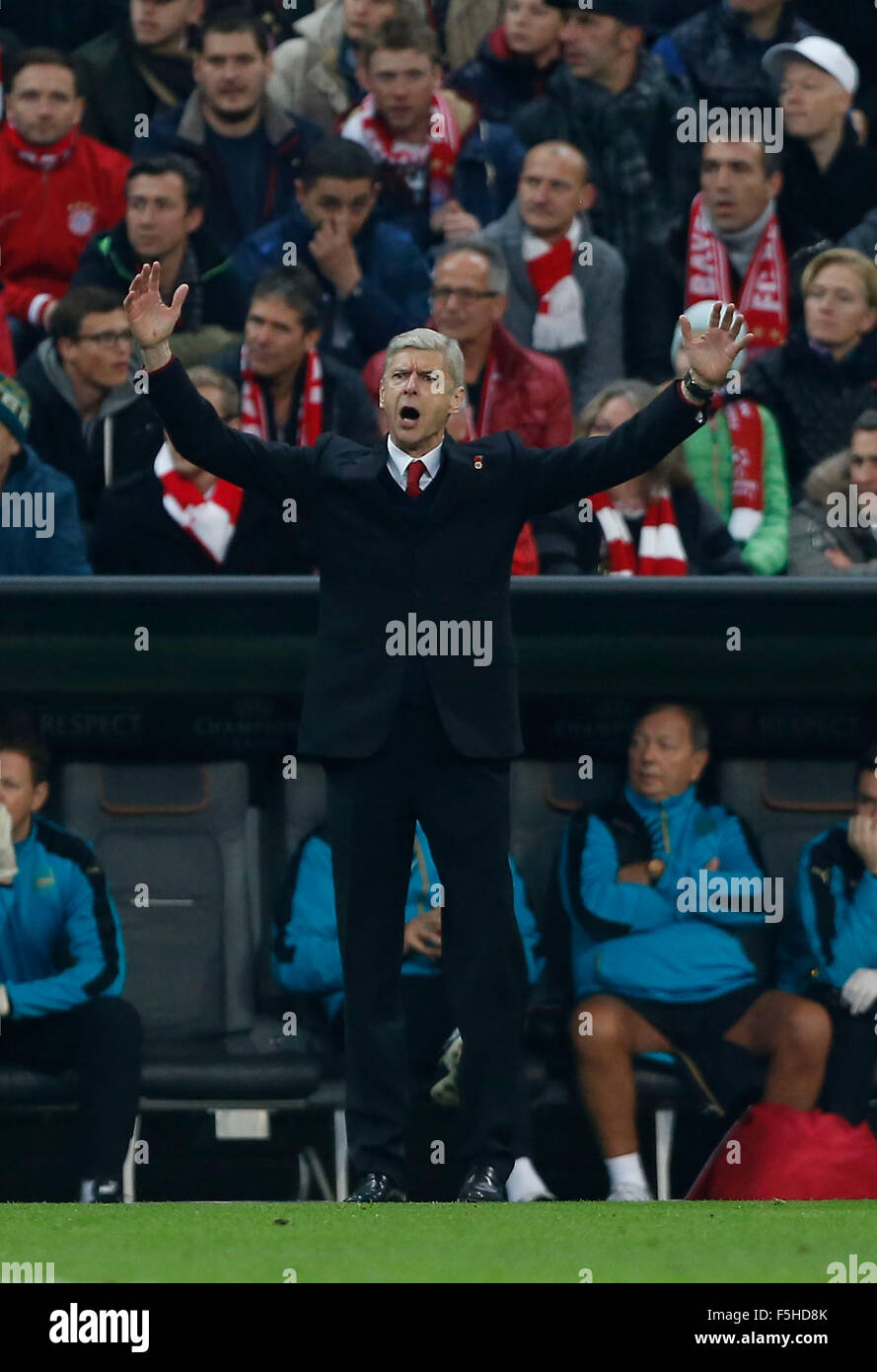 Monaco di Baviera, Germania. 4 Novembre, 2015. Arsenal Manager Arsene Wenger visto durante la UEFA Champions League Group F match tra Bayern Monaco e Arsenal nello stadio Allianz Arena di Monaco di Baviera. Novembre 4, 2015. Credito: James Boardman/Alamy Live News Foto Stock