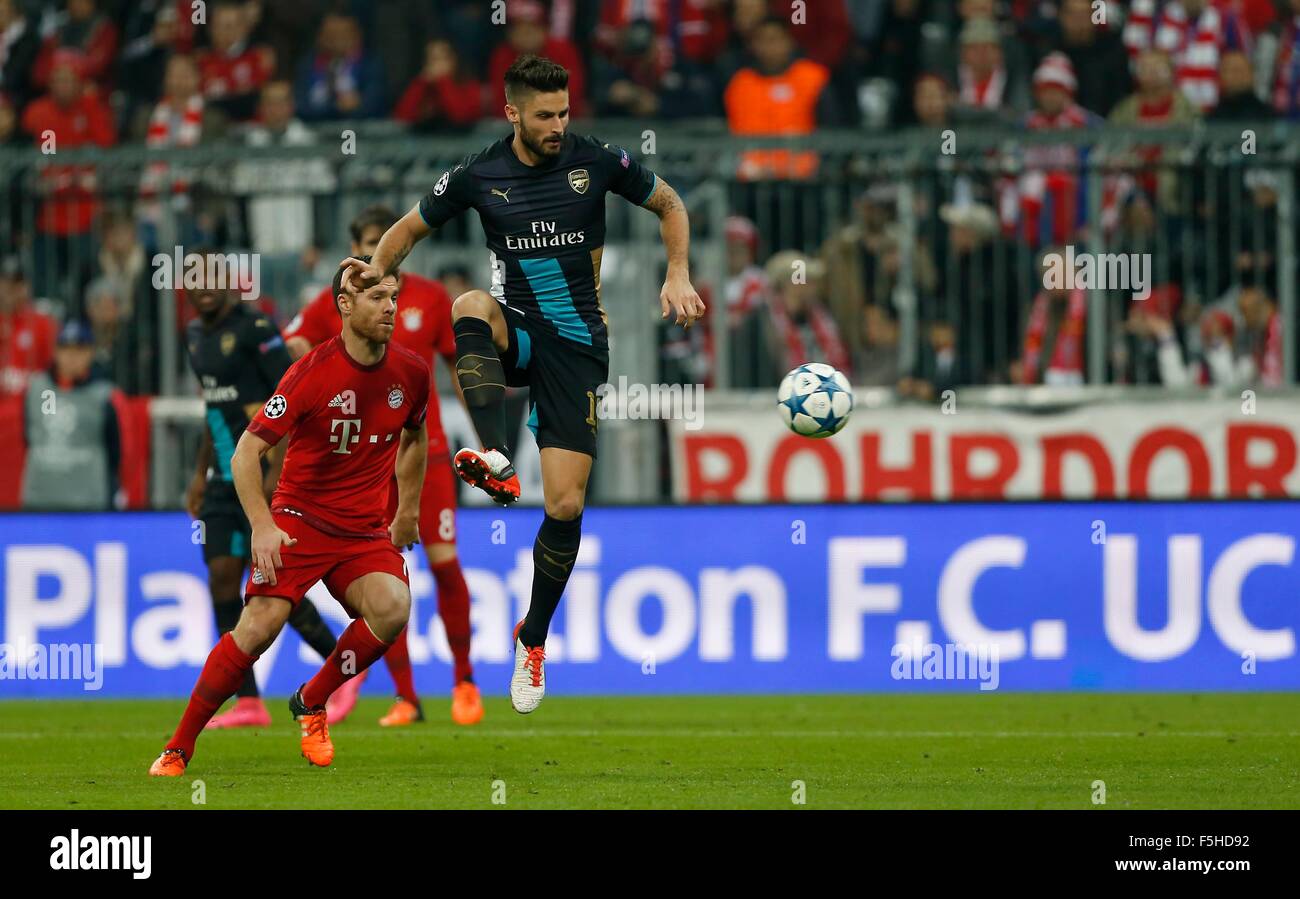 Monaco di Baviera, Germania. 4 Novembre, 2015. Arsenale di Olivier Giroud in azione durante la UEFA Champions League Group F match tra Bayern Monaco e Arsenal nello stadio Allianz Arena di Monaco di Baviera. Novembre 4, 2015. Credito: James Boardman/Alamy Live News Foto Stock