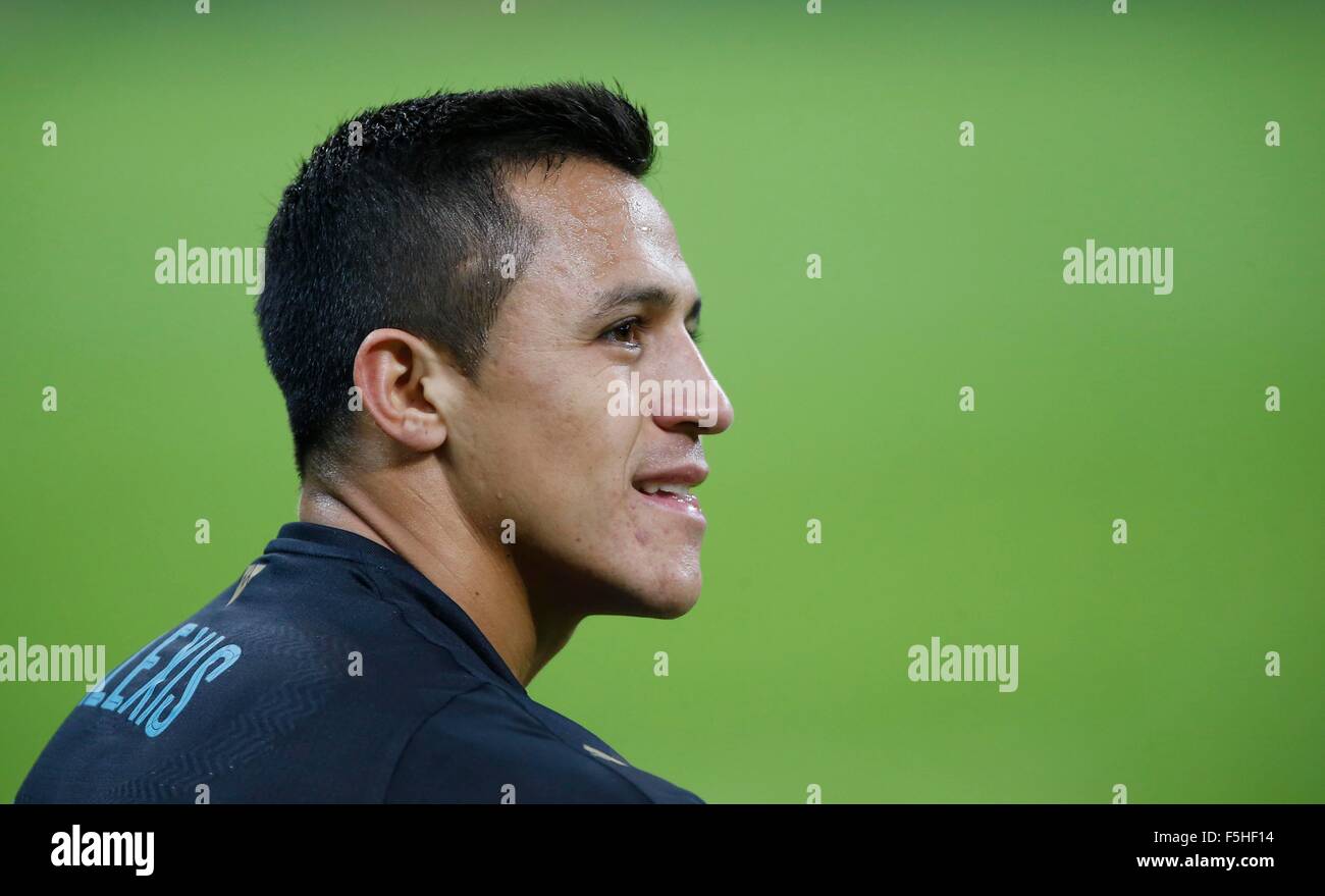Monaco di Baviera, Germania. 4 Novembre, 2015. Dell'Arsenal Alexis Sanchez durante la UEFA Champions League Group F match tra Bayern Monaco e Arsenal nello stadio Allianz Arena di Monaco di Baviera. Novembre 4, 2015. Credito: James Boardman/Alamy Live News Foto Stock