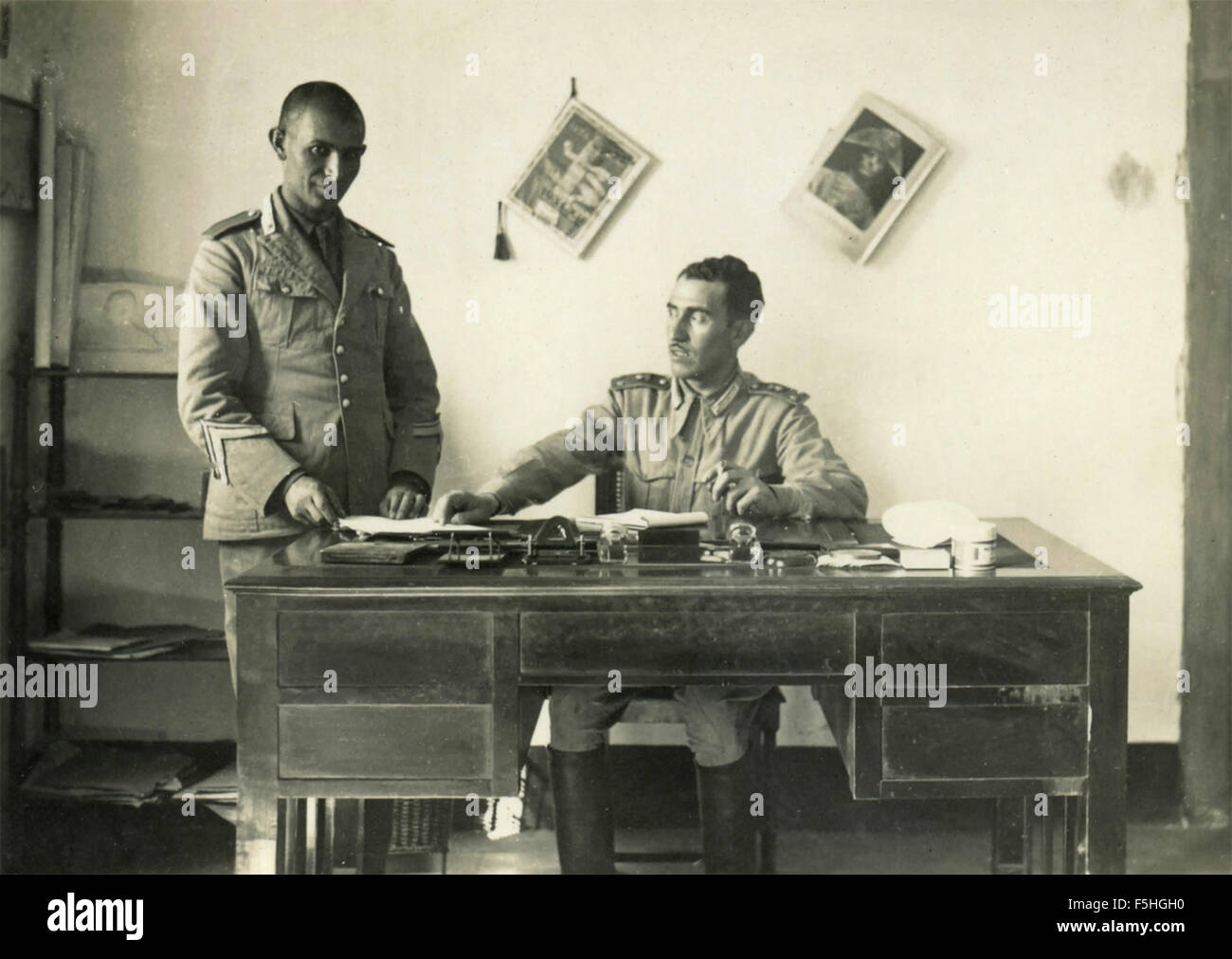 Militari di scrivania, Italia Foto Stock