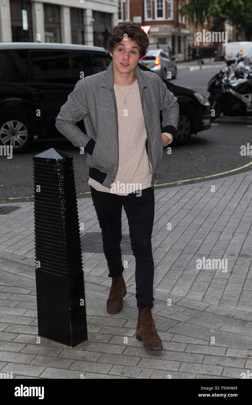 Bradley Simpson delle tomaie raffigurato arrivando alla Radio 1 studio dotata di: le tomaie, Bradley Simpson dove: Londra, Regno Unito quando: 04 Set 2015 Foto Stock