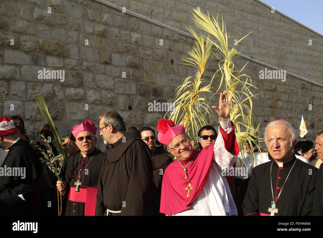 Israele, Gerusalemme, il Patriarca Latino di Gerusalemme Fouad Twal conduce processione della Domenica delle Palme Foto Stock