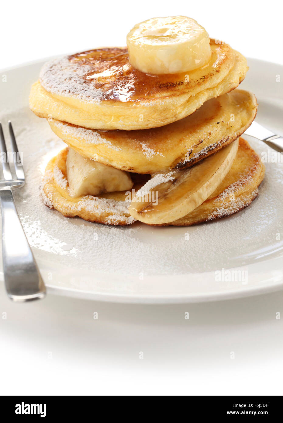 Soffici Frittelle di ricotta con banana isolato su sfondo bianco Foto Stock