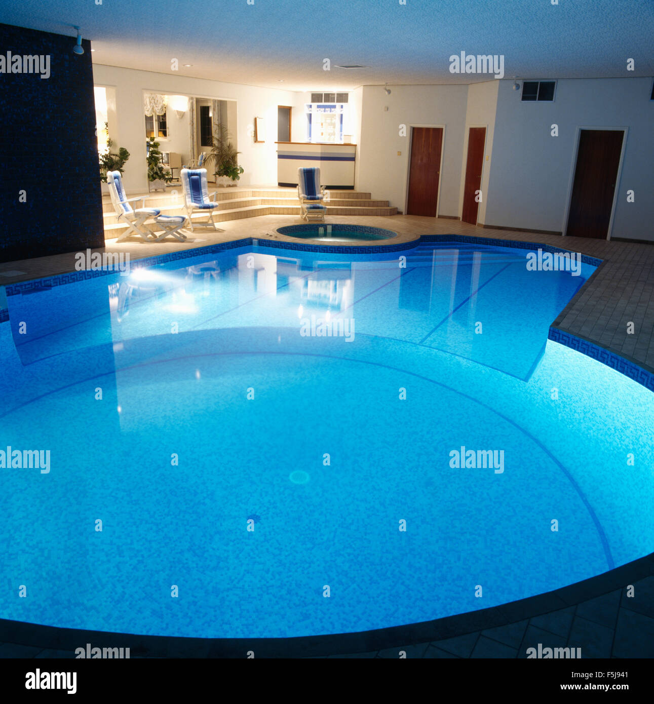 Privata degli anni ottanta piscina interna Foto Stock