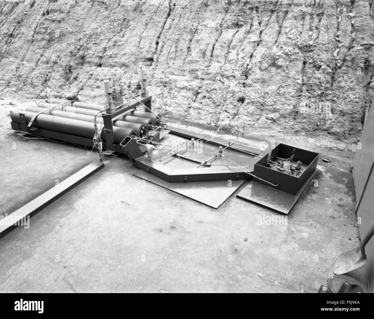 Una foto che mostra elementi operativi militari della Atlas negative Collection, evidenziando i sistemi missilistici e le strutture di stoccaggio. Foto Stock