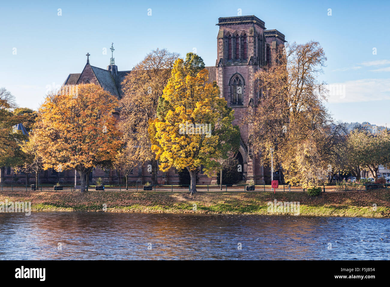 In autunno, St Andrews Cathedral, Inverness, Highland, Scotland, Regno Unito Foto Stock