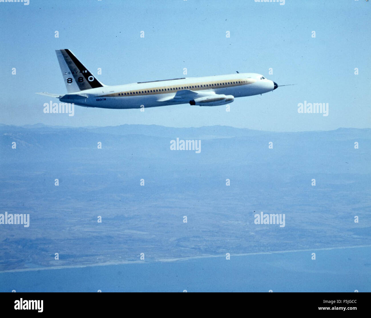 Convair 880 in volo Foto Stock