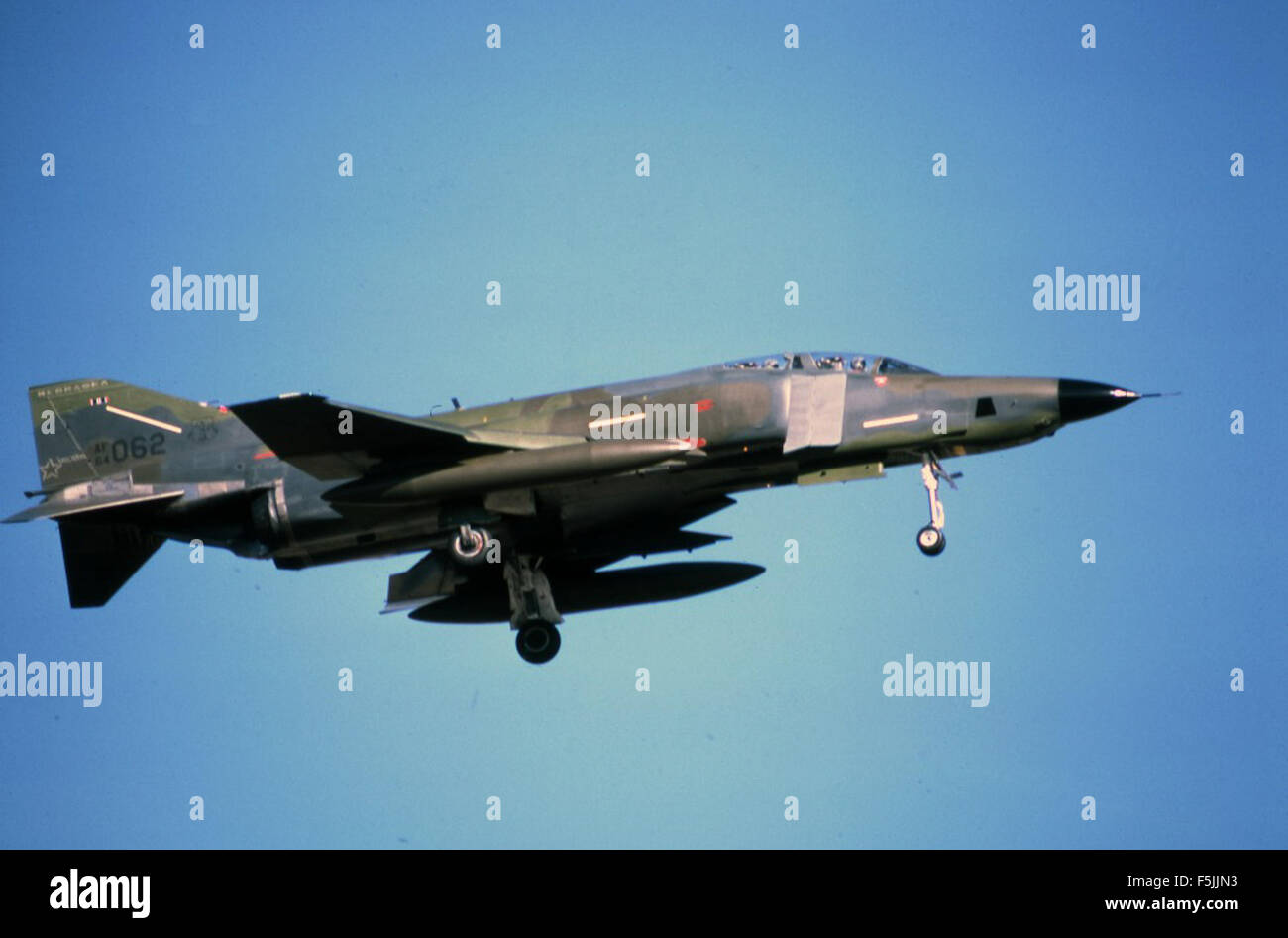 Il McDonnell RF-4C Phantom II, numero di serie 64-1062, del 155th Tactical Reconnaissance Group, Nebraska Air National Guard, fotografato alla McClellan AFB, California, nell'ottobre 1985, fu utilizzato per missioni di ricognizione tattica. Foto Stock