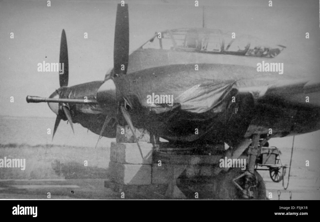 Fotografia della collezione Nowarra, raffigurante l'aereo Messerschmitt me 410A-1U4. Foto Stock
