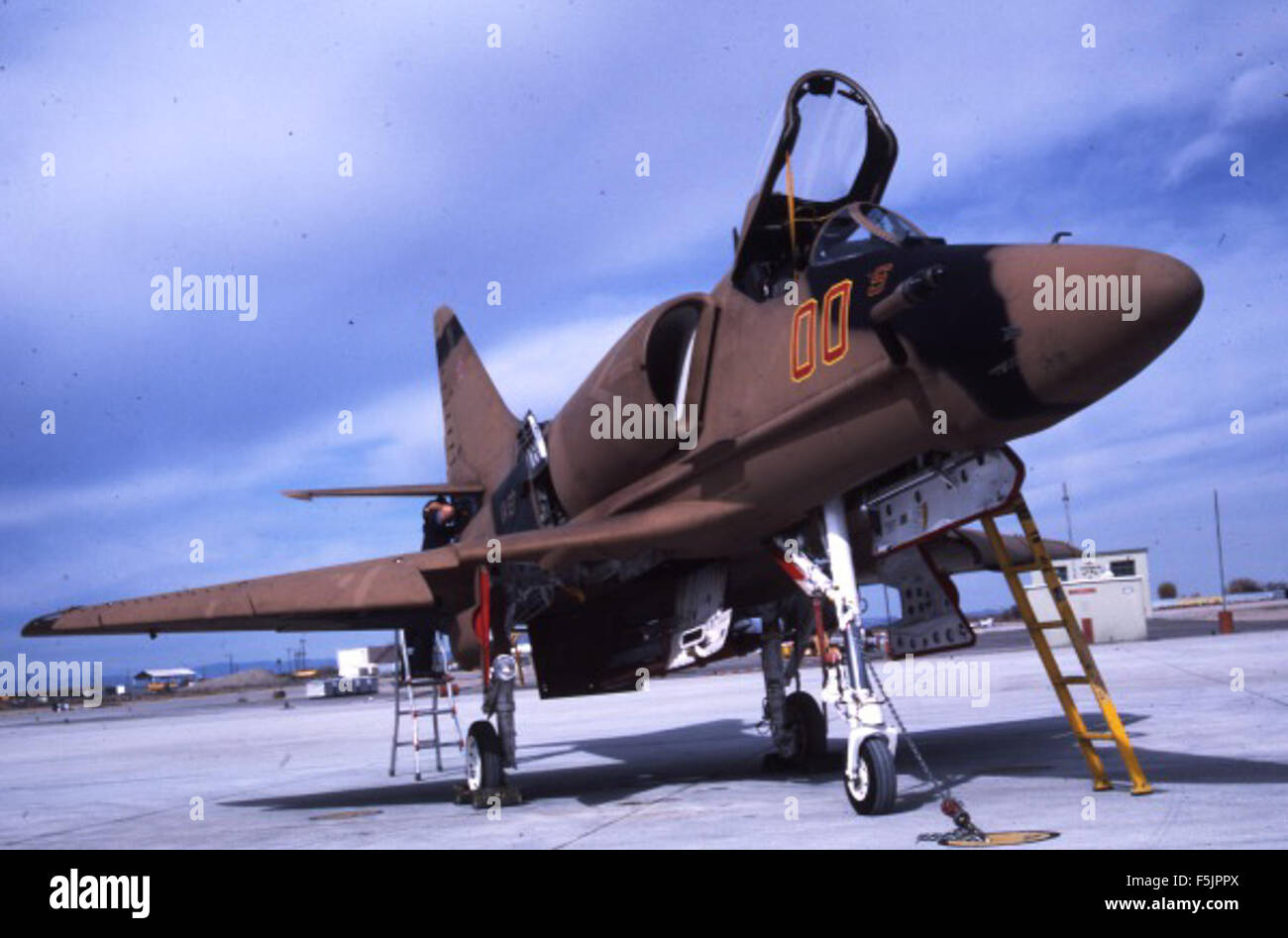 Questa immagine fa parte della Rene Francillon Slide Collection, che offre viste storiche e rappresentazioni dettagliate della storia dell'aviazione, mostrando aerei significativi e pietre miliari nello sviluppo dell'aviazione. Foto Stock