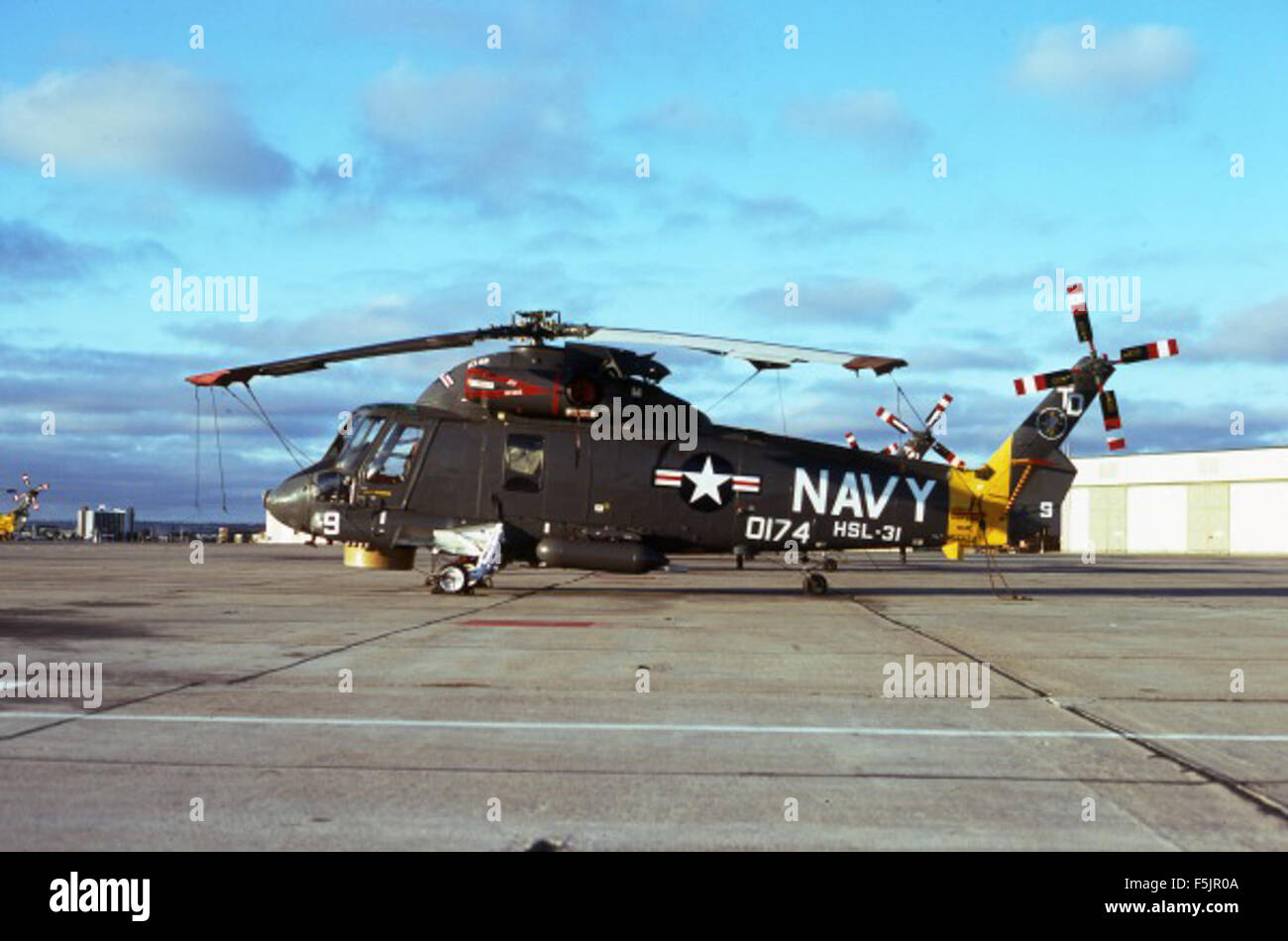 Un'immagine della collezione Rene Francillon Slide, incentrata sulla storia dell'aviazione. Questa collezione conserva le fotografie degli aerei, catturando momenti nello sviluppo dell'aviazione e della tecnologia dietro il volo. Foto Stock