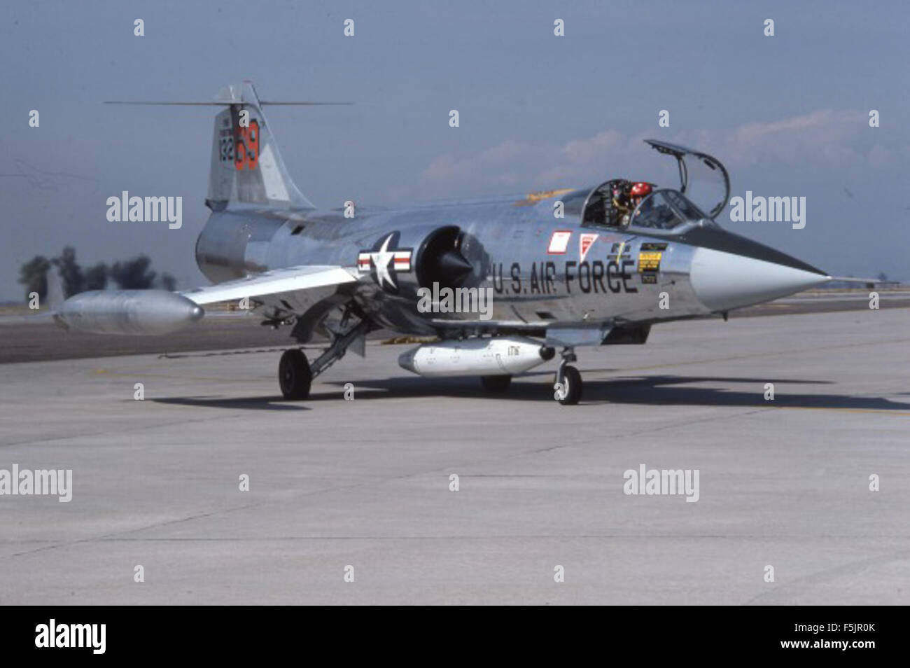 Un'immagine della collezione di diapositive Rene Francillon, che mostra un momento catturato nella storia dell'aviazione. La collezione è nota per la sua rappresentazione significativa delle pietre miliari dell'aviazione. Foto Stock