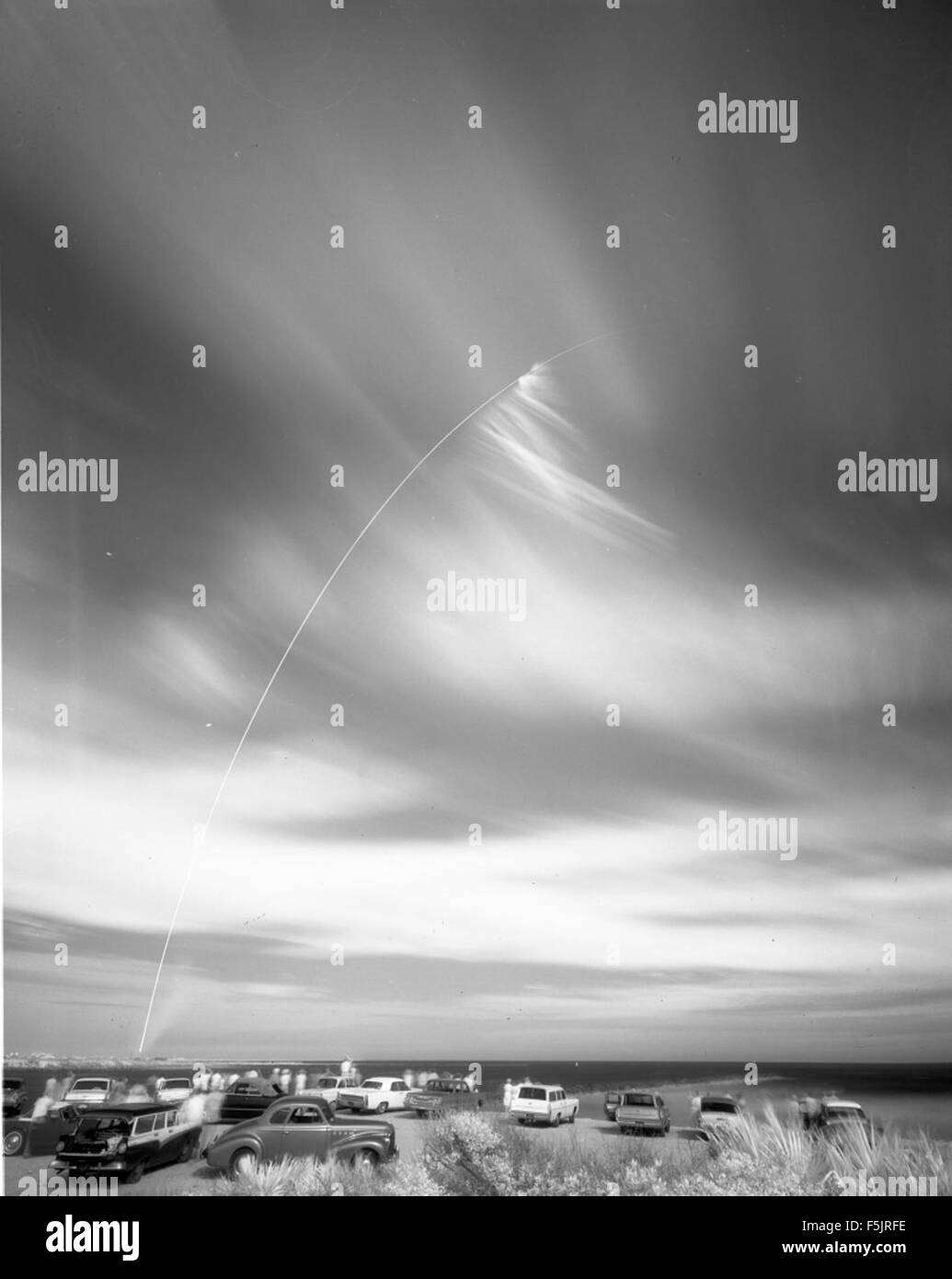 Il "Centauro dell'Atlante" è una mappa celeste che rappresenta la costellazione del Centauro, con i sistemi stellari prominenti e la loro collocazione nel cielo. Fa parte di una serie di carte astronomiche utilizzate per la navigazione stellare e lo studio. Foto Stock