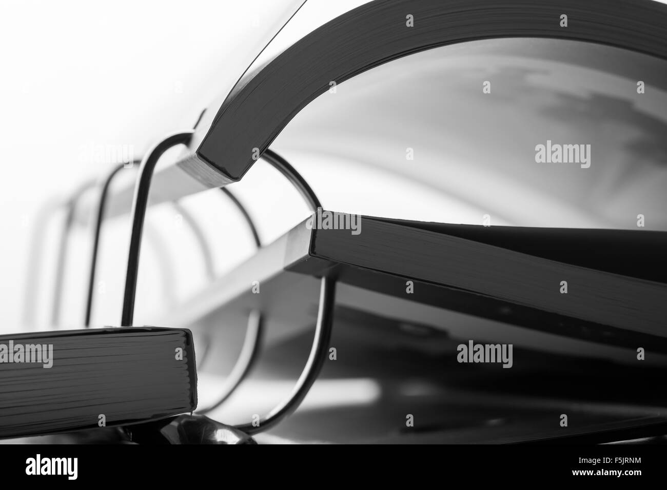 La cartella dei file con cataloghi closeup. Immagine BW Foto Stock