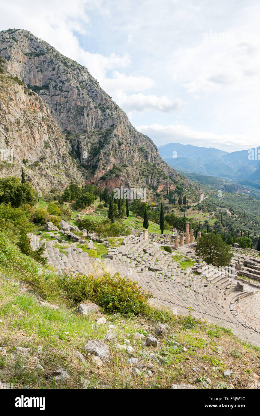 Il sito archeologico di Delfi è stata iscritta sulla lista del Patrimonio Mondiale dell'UNESCO.Vista anfiteatro con montatura Foto Stock