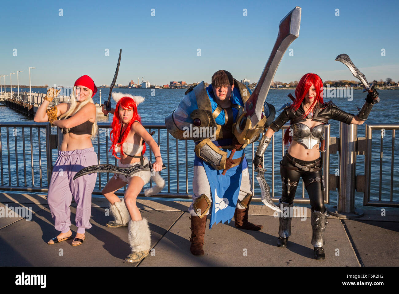 Detroit, Michigan - Cosplay alla convenzione Youmacon. I partecipanti indossare costumi specifici che ritraggono personaggi di fantasia. Foto Stock