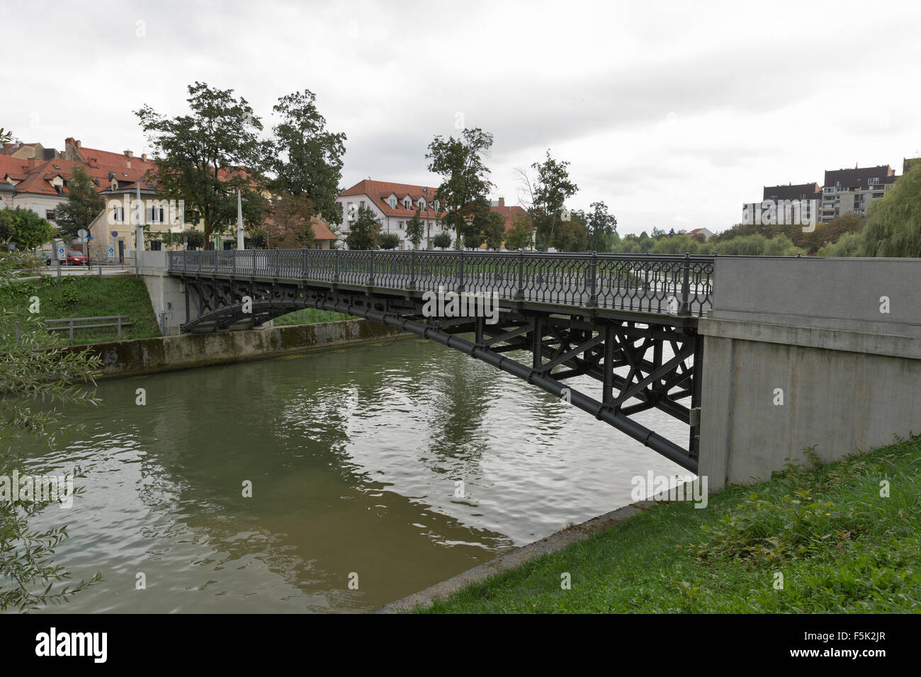 Hradeckega passerella sul fiume Ljubljanica a Ljubljana, Slovenia Foto Stock