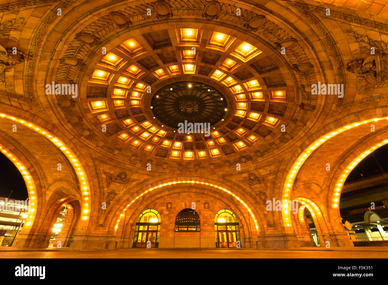 CARRIAGE TURNAROUND ROTUNDA UNION STATION BUILDING (©D H BURNHAM & CO 1904) CENTRO DI PITTSBURGH PENNSYLVANIA STATI UNITI Foto Stock