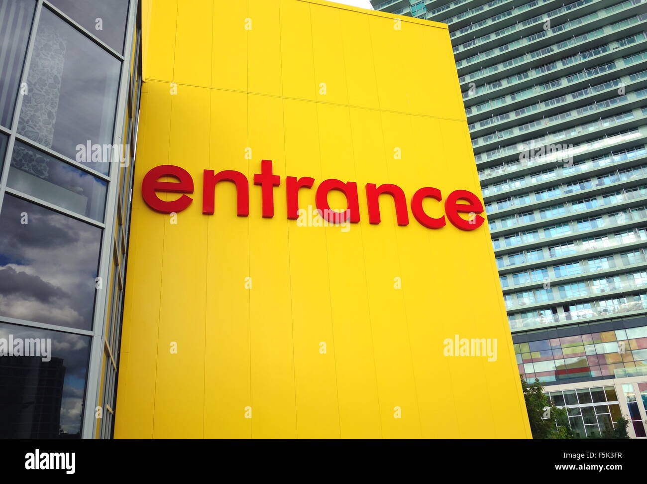 Segno di ingresso al di fuori di un negozio IKEA in Toronto Foto Stock