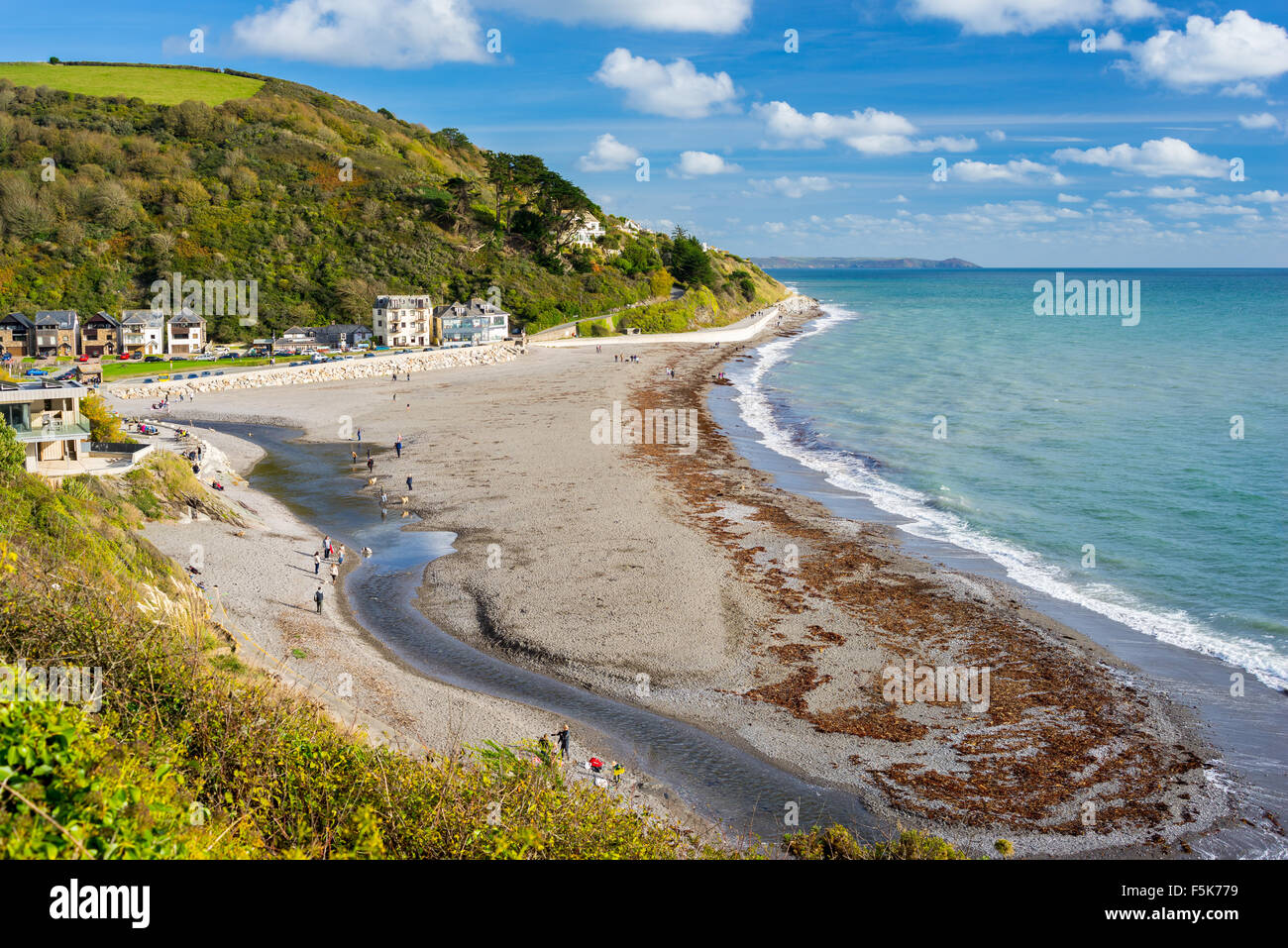 Affacciato Seaton un villaggio e la spiaggia sulla costa meridionale della Cornovaglia, England, Regno Unito Europa Foto Stock