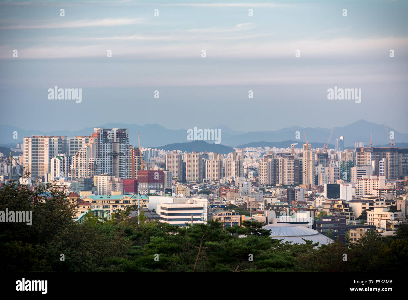 Vista su Seoul al tramonto Foto Stock