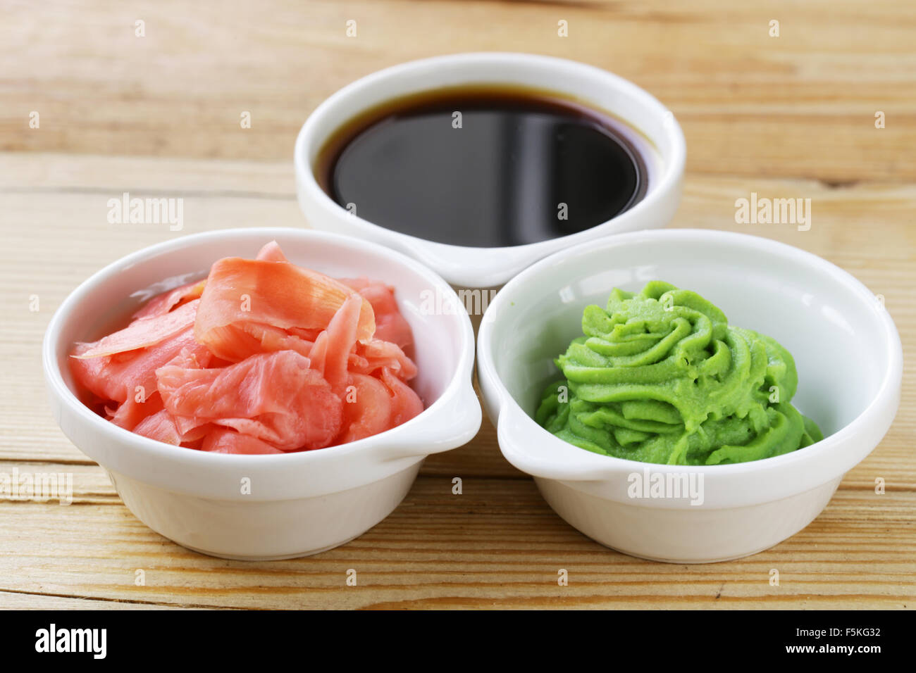 Giapponese wasabi salsa, la salsa di soia e zenzero sott'aceto Foto Stock